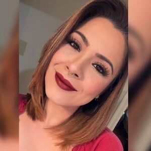 Meet your Posher, Alicia